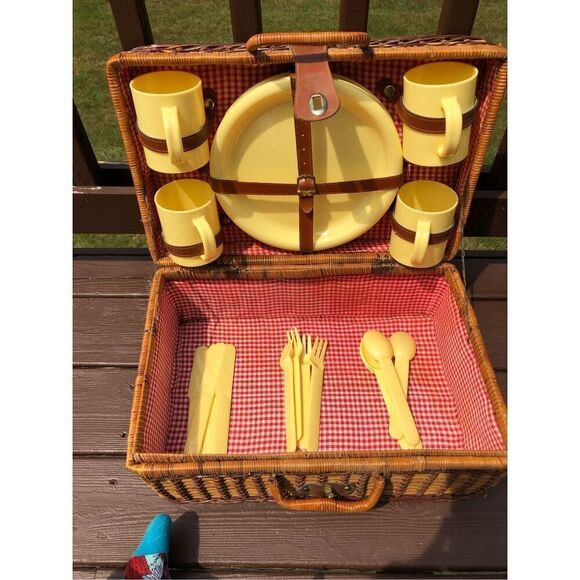 Vintage Women’s Brown Picnic Wicker Basket with Red and White Gingham Plaid Lini - Picture 2 of 15